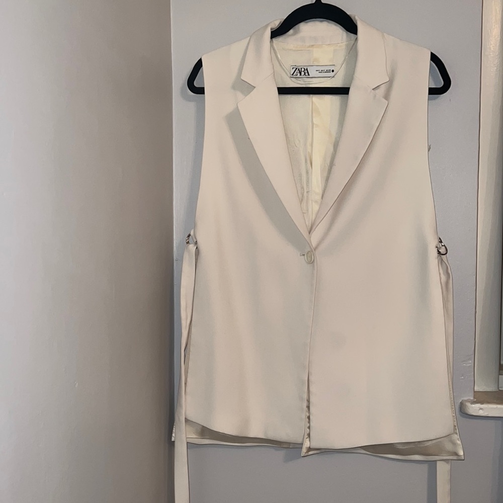 Beige Zara sleeveless blazer size Small lightly worn